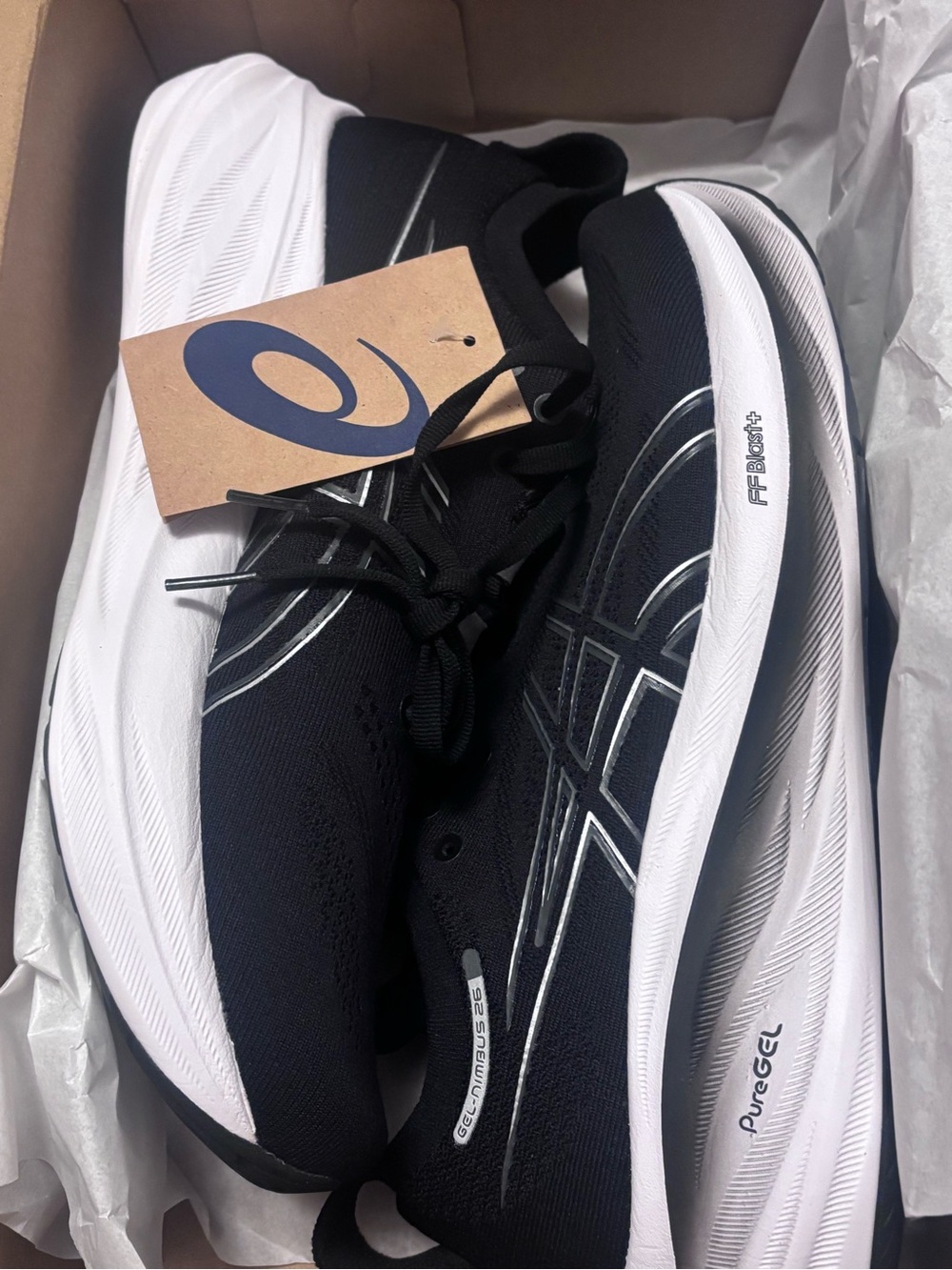 Asics women’s nimbus 26 (wide) 10.5 running shoe. Unworn